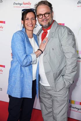 Ulrike Frank mit Ehemann Marc Schubring bei der ERNSTING™S FAMILY FASHION SHOW HERBST WINTER 2026 im Empire Riverside Hotel in Hamburg am 16.06.2026 *** Ulrike Frank with her husband Marc Schubring at the ERNSTING™S FAMILY FASHION SHOW FALL WINTER 2026 at the Empire Riverside Hotel in Hamburg on June 16, 2026 ,detected_source_language