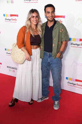 Sarah Mangione, Timur Uelker bei der ERNSTING™S FAMILY FASHION SHOW HERBST WINTER 2026 im Empire Riverside Hotel in Hamburg am 16.06.2026 *** Sarah Mangione and Timur Uelker at the ERNSTING™S FAMILY FASHION SHOW FALL WINTER 2026 at the Empire Riverside Hotel in Hamburg on June 16, 2026 ,detected_source_language