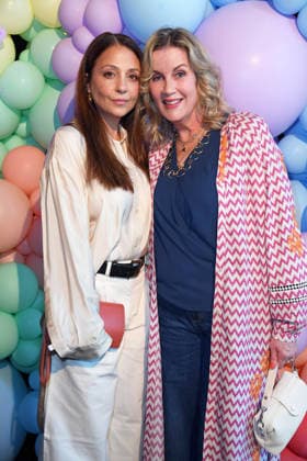 Arzu Bazman, Alexa Maria Surholt bei der ERNSTING™S FAMILY FASHION SHOW HERBST WINTER 2026 im Empire Riverside Hotel in Hamburg am 16.06.2026 *** Arzu Bazman and Alexa Maria Surholt at the ERNSTING™S FAMILY FASHION SHOW FALL WINTER 2026 at the Empire Riverside Hotel in Hamburg on June 16, 2026 ,detected_source_language