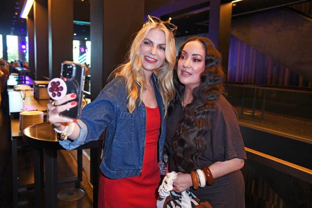Tanja Buelter, Miyabi Kawai bei der ERNSTING™S FAMILY FASHION SHOW HERBST WINTER 2026 im Empire Riverside Hotel in Hamburg am 16.06.2026 *** Tanja Buelter and Miyabi Kawai at the ERNSTING™S FAMILY FASHION SHOW FALL WINTER 2026 at the Empire Riverside Hotel in Hamburg on June 16, 2026 ,detected_source_language