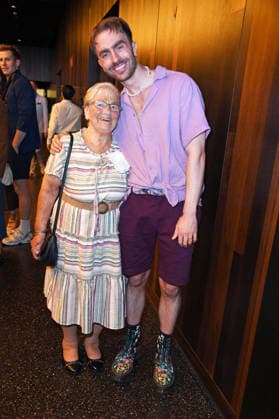 Felix Nieder mit Oma Waltraud Bräuss bei der ERNSTING™S FAMILY FASHION SHOW HERBST WINTER 2026 im Empire Riverside Hotel in Hamburg am 16.06.2026 *** Felix Nieder with his grandmother Waltraud Bräuss at the ERNSTING™S FAMILY FASHION SHOW FALL WINTER 2026 at the Empire Riverside Hotel in Hamburg on June 16, 2026 ,detected_source_language