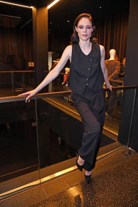 Coco Rocha bei der ERNSTING™S FAMILY FASHION SHOW HERBST WINTER 2026 im Empire Riverside Hotel in Hamburg am 16.06.2026 *** Coco Rocha at the ERNSTING™S FAMILY FASHION SHOW FALL WINTER 2026 at the Empire Riverside Hotel in Hamburg on June 16, 2026 ,detected_source_language