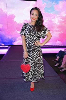 Nina Moghaddam bei der ERNSTING™S FAMILY FASHION SHOW HERBST WINTER 2026 im Empire Riverside Hotel in Hamburg am 16.06.2026 *** Nina Moghaddam at the ERNSTING™S FAMILY FASHION SHOW FALL WINTER 2026 at the Empire Riverside Hotel in Hamburg on June 16, 2026 ,detected_source_language
