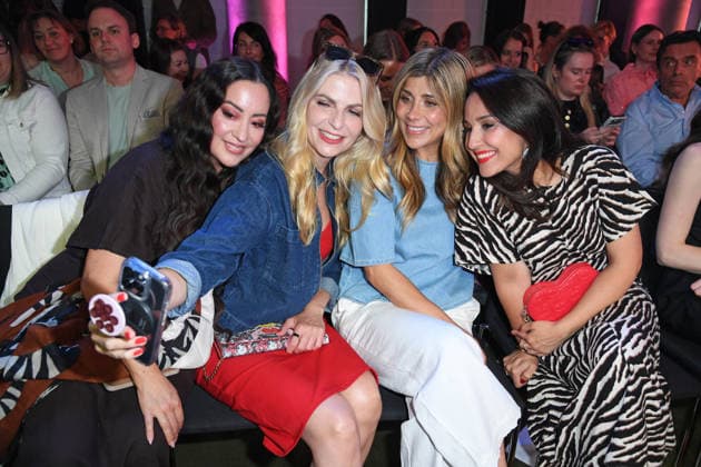 Miyabi Kawai, Tanja Buelter, Panagiota Petridou, Nina Moghaddam bei der ERNSTING™S FAMILY FASHION SHOW HERBST WINTER 2026 im Empire Riverside Hotel in Hamburg am 16.06.2026 *** Miyabi Kawai, Tanja Buelter, Panagiota Petridou, and Nina Moghaddam at the ERNSTING™S FAMILY FASHION SHOW FALL WINTER 2026 at the Empire Riverside Hotel in Hamburg on June 16, 2026 ,detected_source_language