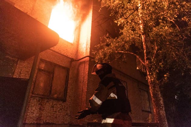 Ukrainian firefighters battle blaze after Russian drone strike in Druzhkivka DRUZHKIVKA, UKRAINE - JUNE 17: A Ukrainian firefighter stands outside a residential building as flames engulf an apartment following a Russian drone attack in Druzhkivka, Ukraine, on June 17, 2026. Diego Herrera Carcedo Anadolu Ukraine Donetsk. Editorial use only. Please get in touch for any other usage.  Copyright: x2026xAnadoluxDiegoxHerreraxCarcedox