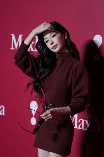 SHANGHAI, CHINA - JUNE 16: Yi Mengling attends the Max Mara Resort 2027 Show on June 16, 2026 in Shanghai, China.  Copyright: xVCGx 111648621956