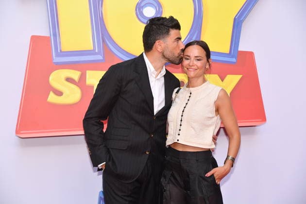 IPA85769112 - Rome, Teatro Sistina: Preview of the movie Toy Story 5. Pictured: Gianluca Gazzoli with his wife, Sara Bolla  Copyright: xVincenzoxLandix xVincenzoxLandix 85769112