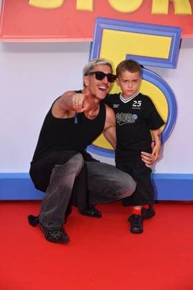 IPA85769365 - Rome, Teatro Sistina: Preview of the movie Toy Story 5. Pictured: Marcello Sacchetta and his son  Copyright: xVincenzoxLandix xVincenzoxLandix 85769365