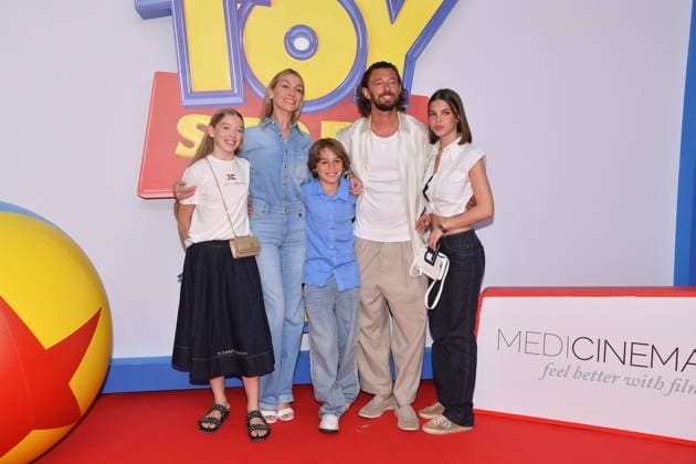 IPA85769671 - Rome, Teatro Sistina: Preview of the movie Toy Story 5. Pictured: Eleonora Abbagnato, Federico Balzaretti, and their children  Copyright: xVincenzoxLandix xVincenzoxLandix 85769671