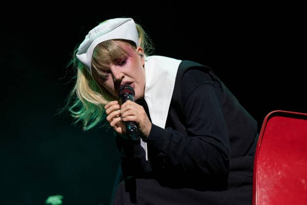 June 16, 2026, London, Lanarkshire, United Kingdom: Rebecca Lucy Taylor, known professionally as Self Esteem performs live on stage during a concert. Rebecca Lucy Taylor, also known professionally as Self Esteem, Played the first concert on opening night June 16th of London s newest live entertainment venue British Airways ARC,.Support Artist was Joshua Idehen London United Kingdom  - ZUMAs197 20260616_aaa_s197_416 Copyright: xBonniexBritainx