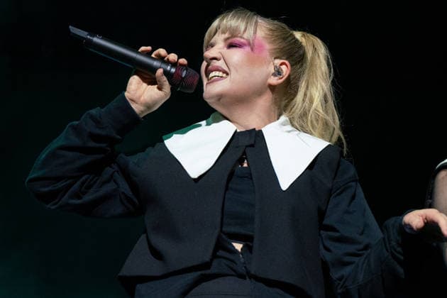 June 16, 2026, London, Lanarkshire, United Kingdom: Rebecca Lucy Taylor, known professionally as Self Esteem performs live on stage during a concert. Rebecca Lucy Taylor, also known professionally as Self Esteem, Played the first concert on opening night June 16th of London s newest live entertainment venue British Airways ARC,.Support Artist was Joshua Idehen London United Kingdom - ZUMAs197 20260616_aaa_s197_425 Copyright: xBonniexBritainx