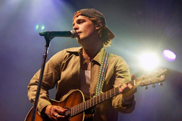 Max McNown live bei einem Konzert seiner The Cost of Growing Up -Tour in der Columbiahalle. Berlin, 16.06.2026 *** Max McNown live at a concert on his The Cost of Growing Up Tour at the Columbiahalle in Berlin, June 16, 2026,detected_source_language Foto:xC.xBehringx xFuturexImagex mckown_6616