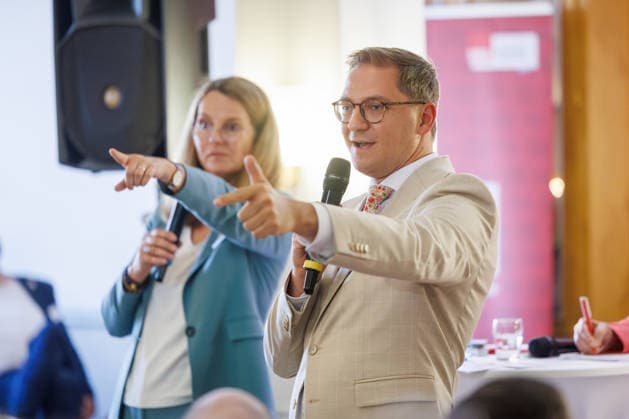 16.06.2026 - Die SPD-Landtagsfraktion von Mecklenburg-Vorpommern hatte zu einem kommunalpolitischen Abend nach Ueckermünde in die Strandhalle eingeladen. vorn Chef der Staatskanzlei, Staatssekretär Patrick Dahlemann (SPD) mit Ministerin für Wissenschaft, Kultur, Bundes- und Europa­angelegen­heiten Bettina Martin (SPD) Seebad Ueckermünde Mecklenburg-Vorpommern Deutschland *** June 16, 2026 The SPD state parliamentary group of Mecklenburg-Western Pomerania had invited guests to an evening event on local politics at the Strandhalle in Ueckermünde, featuring the head of the State Chancellery, State Secretary Patrick Dahlemann (SPD), along with the Minister of Science, Culture, Federal and European Affairs Bettina Martin (SPD), in the seaside