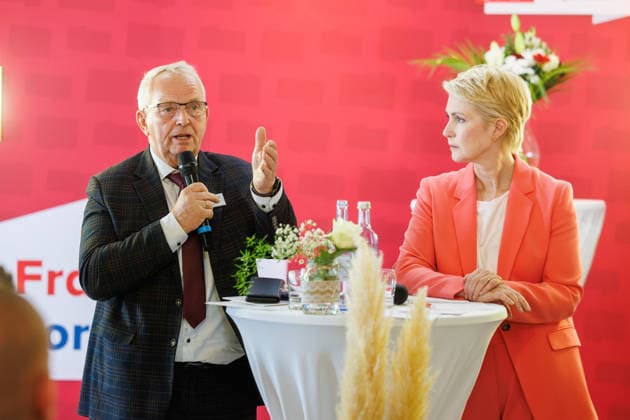 16.06.2026 - Die SPD-Landtagsfraktion von Mecklenburg-Vorpommern hatte zu einem kommunalpolitischen Abend nach Ueckermünde in die Strandhalle eingeladen. links Minister für Klimaschutz, Landwirtschaft, ländliche Räume und Umwelt Dr. Till Backhaus (SPD) mit Minister­präsidentin des Landes Mecklenburg-Vorpommern Manuela Schwesig (SPD) Seebad Ueckermünde Mecklenburg-Vorpommern Deutschland *** June 16, 2026 The SPD state parliamentary group of Mecklenburg-Western Pomerania had invited guests to an evening event on local politics at the Strandhalle in Ueckermünde. Pictured on the left is Dr. Till Backhaus (SPD), Minister for Climate Protection, Agriculture, Rural Areas, and the Environment, Dr. Till Backhaus (SPD), with the Minister-Preside