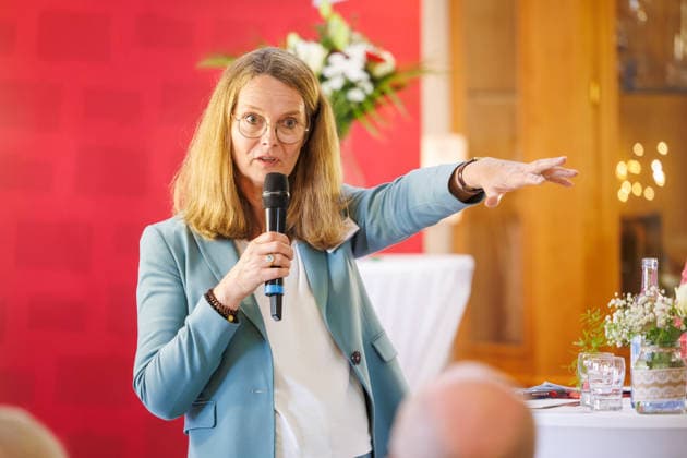 16.06.2026 - Die SPD-Landtagsfraktion von Mecklenburg-Vorpommern hatte zu einem kommunalpolitischen Abend nach Ueckermünde in die Strandhalle eingeladen. Ministerin für Wissenschaft, Kultur, Bundes- und Europa­angelegen­heiten Bettina Martin (SPD) Seebad Ueckermünde Mecklenburg-Vorpommern Deutschland *** June 16, 2026 The SPD state parliamentary group of Mecklenburg-Western Pomerania had invited guests to an evening event on local politics at the Strandhalle in Ueckermünde. Minister of Science, Culture, Federal and European Affairs Bettina Martin, SPD, Seebad Ueckermünde, Mecklenburg-Western Pomerania, Germany,detected_source_language