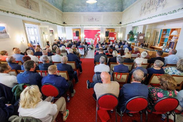 16.06.2026 - Die SPD-Landtagsfraktion von Mecklenburg-Vorpommern hatte zu einem kommunalpolitischen Abend nach Ueckermünde in die Strandhalle eingeladen Seebad Ueckermünde Mecklenburg-Vorpommern Deutschland *** June 16, 2026 The SPD state parliamentary group of Mecklenburg-Western Pomerania had invited guests to an evening event on local politics at the Strandhalle in Ueckermünde, Ueckermünde Seaside Resort, Mecklenburg-Western Pomerania, Germany,detected_source_language