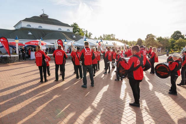 16.06.2026 - Die SPD-Landtagsfraktion von Mecklenburg-Vorpommern hatte zu einem kommunalpolitischen Abend nach Ueckermünde in die Strandhalle eingeladen. Schalmeienkapelle Altwarp spielte anschließend Seebad Ueckermünde Mecklenburg-Vorpommern Deutschland *** June 16, 2026 The SPD state parliamentary group of Mecklenburg-Western Pomerania had invited guests to an evening event on local politics at the Strandhalle in Ueckermünde. The Altwarp Shalmei Band performed afterward. Seebad Ueckermünde, Mecklenburg-Western Pomerania, Germany,detected_source_language