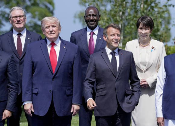 G7 summit in France (From L) British Prime Minister Keir Starmer, U.S. President Donald Trump, Kenyan President William Ruto, French President Emmanuel Macron and Japanese Prime Minister Sanae Takaichi pose during a Group of Seven summit photo session in Evian-les-Bains, France, on June 16, 2026.  A14AA0005619065P