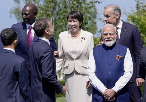 G7 summit in France Japanese Prime Minister Sanae Takaichi (C) speaks with French President Emmanuel Macron ahead of a Group of Seven summit photo session in Evian-les-Bains, France, on June 16, 2026.  A14AA0005619068P