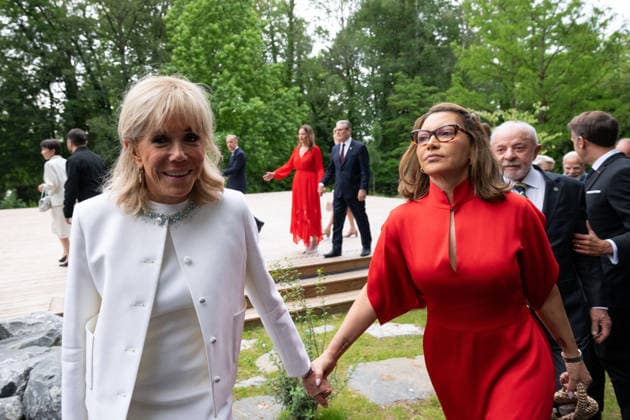 G7 Summit - Family Photo Before A Gala Dinner French President s wife and French first lady Brigitte Macron with Brazils Rosangela Janja da Silva after a family photograph before a gala dinner as part of the G7 summit, in Evian, France, on June 16, 2026. Photo by Jeanne Accorsini Pool ABACAPRESS.COM Evian France  Copyright: xAccorsinixJeanne Pool ABACAx