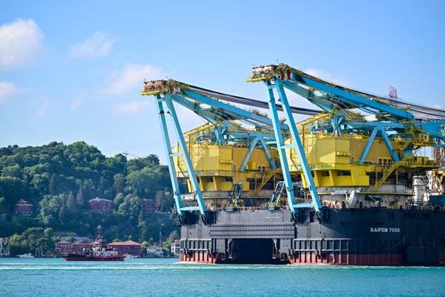 World s 3rd-largest semi-submersible crane vessel transits Bosphorus Strait ISTANBUL, TURKIYE - JUNE 17: A view of the Saipem 7000, the world s third-largest semi-submersible crane vessel used in natural gas pipeline construction, transits the Bosphorus Strait during its voyage from Libya to Romania in Istanbul, Turkiye, on June 17, 2026. Cem Tekkesinoglu Anadolu Istanbul Turkey. Editorial use only. Please get in touch for any other usage.  Copyright: x2026xAnadoluxCemxTekkesinoglux
