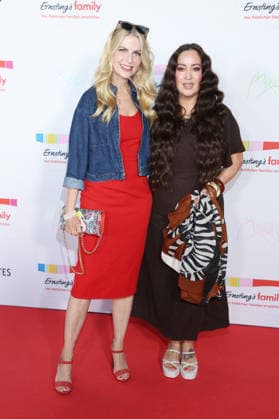 Ernsting s family Fashion Show Tanja Buelter, Miyabi Kawai, Ernsting s family Fashion Show HW 2026, Empire Riverside Hotel, Hamburg, 16.06.2026 *** Ernstings Family Fashion Show Copyright: xEventpressxBecherx