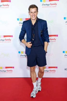 ABB ERNSTINGS- Lukas Sauer zu Gast bei der Ernsting s family Fashion Show HW 2026 im Empire Riverside Hotel in Hamburg 16.06.2026 Hamburg Deutschland *** ABB ERNSTINGS Lukas Sauer as a guest at the Ernstings Family Fashion Show Fall Winter 2026 at the Empire Riverside Hotel in Hamburg on June 16, 2026, Hamburg, Germany,detected_source_language