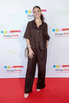 ABB ERNSTINGS- Nadine Menz zu Gast bei der Ernsting s family Fashion Show HW 2026 im Empire Riverside Hotel in Hamburg 16.06.2026 Hamburg Deutschland *** ABB ERNSTINGS Nadine Menz Attends the Ernstings Family Fall Winter 2026 Fashion Show at the Empire Riverside Hotel in Hamburg on June 16, 2026, Hamburg, Germany,detected_source_language