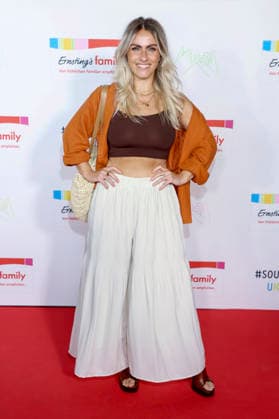 ABB ERNSTINGS- Sarah Mangione, zu Gast bei der Ernsting s family Fashion Show HW 2026 im Empire Riverside Hotel in Hamburg 16.06.2026 Hamburg Deutschland *** ABB ERNSTINGS Sarah Mangione, guest at the Ernstings family Fall Winter 2026 Fashion Show at the Empire Riverside Hotel in Hamburg on June 16, 2026, Hamburg, Germany,detected_source_language