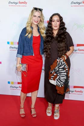 ABB ERNSTINGS- Tanja Buelter, Miyabi Kawai zu Gast bei der Ernsting s family Fashion Show HW 2026 im Empire Riverside Hotel in Hamburg 16.06.2026 Hamburg Deutschland *** ABB ERNSTINGS Tanja Buelter and Miyabi Kawai were guests at the Ernstings family Fall Winter 2026 Fashion Show at the Empire Riverside Hotel in Hamburg on June 16, 2026, Hamburg, Germany,detected_source_language