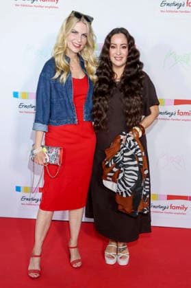 ABB ERNSTINGS- Tanja Buelter, Miyabi Kawai zu Gast bei der Ernsting s family Fashion Show HW 2026 im Empire Riverside Hotel in Hamburg 16.06.2026 Hamburg Deutschland *** ABB ERNSTINGS Tanja Buelter and Miyabi Kawai were guests at the Ernstings family Fall Winter 2026 Fashion Show at the Empire Riverside Hotel in Hamburg on June 16, 2026, Hamburg, Germany,detected_source_language