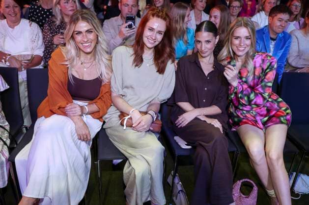 ABB ERNSTINGS- Sarah Mangione, Sandra Hunke, Nadine Menz, Vanessa Meisinger zu Gast bei der Ernsting s family Fashion Show HW 2026 im Empire Riverside Hotel in Hamburg 16.06.2026 Hamburg Deutschland *** ABB ERNSTINGS Sarah Mangione, Sandra Hunke, Nadine Menz, and Vanessa Meisinger attended the Ernstings family Fall Winter 2026 Fashion Show at the Empire Riverside Hotel in Hamburg on June 16, 2026, Hamburg, Germany,detected_source_language