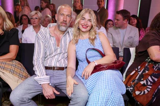 ABB ERNSTINGS- Felix Adergold, Charlotte Weise zu Gast bei der Ernsting s family Fashion Show HW 2026 im Empire Riverside Hotel in Hamburg 16.06.2026 Hamburg Deutschland *** ABB ERNSTINGS Felix Adergold and Charlotte Weise attended the Ernstings family Fall Winter 2026 Fashion Show at the Empire Riverside Hotel in Hamburg on June 16, 2026, Hamburg, Germany,detected_source_language