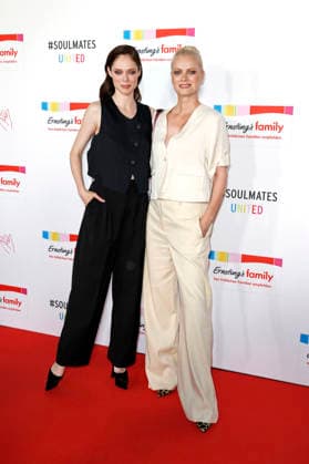 Coco Rocha und Franziska Knuppe bei der Ernsting s Family Fashion Show 2026 im Empire Riverside Hotel. Hamburg, 16.06.2026 *** Coco Rocha and Franziska Knuppe at the Ernstings Family Fashion Show 2026 at the Empire Riverside Hotel in Hamburg, June 16, 2026,detected_source_language Foto:xC.xTamckex xFuturexImagex ernstings_6698