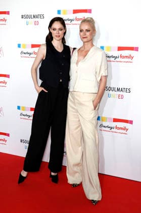 Coco Rocha und Franziska Knuppe bei der Ernsting s Family Fashion Show 2026 im Empire Riverside Hotel. Hamburg, 16.06.2026 *** Coco Rocha and Franziska Knuppe at the Ernstings Family Fashion Show 2026 at the Empire Riverside Hotel in Hamburg, June 16, 2026,detected_source_language Foto:xC.xTamckex xFuturexImagex ernstings_6703