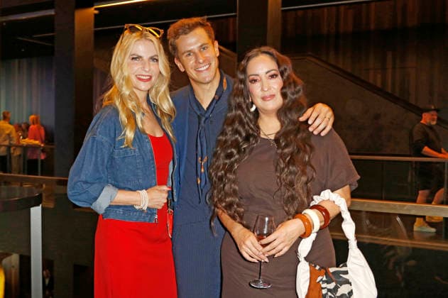 Tanja Bülter, Lukas Sauer und Miyabi Kawai bei der Ernsting s Family Fashion Show 2026 im Empire Riverside Hotel. Hamburg, 16.06.2026 *** Tanja Bülter, Lukas Sauer, and Miyabi Kawai at the Ernstings Family Fashion Show 2026 at the Empire Riverside Hotel in Hamburg, June 16, 2026,detected_source_language Foto:xC.xTamckex xFuturexImagex ernstings_6736