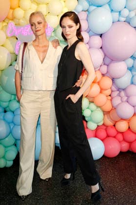 Franziska Knuppe und Coco Rocha bei der Ernsting s Family Fashion Show 2026 im Empire Riverside Hotel. Hamburg, 16.06.2026 *** Franziska Knuppe and Coco Rocha at the Ernstings Family Fashion Show 2026 at the Empire Riverside Hotel in Hamburg, June 16, 2026,detected_source_language Foto:xC.xTamckex xFuturexImagex ernstings_6763