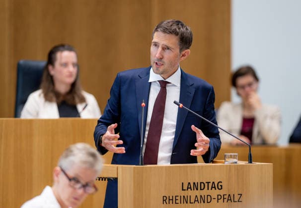 Christoph Gensch CDU RLP Christoph Gensch, der neue Fraktionsvorsitzende der CDU in Rheinland-Pfalz hält am 17.06.2026 im Landtag in Mainz eine Rede. Mainz Rheinland-Pfalz Deutschland *** Christoph Gensch, CDU RLP