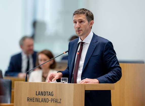 Christoph Gensch CDU RLP Christoph Gensch, der neue Fraktionsvorsitzende der CDU in Rheinland-Pfalz hält am 17.06.2026 im Landtag in Mainz eine Rede. Mainz Rheinland-Pfalz Deutschland *** Christoph Gensch, CDU RLP