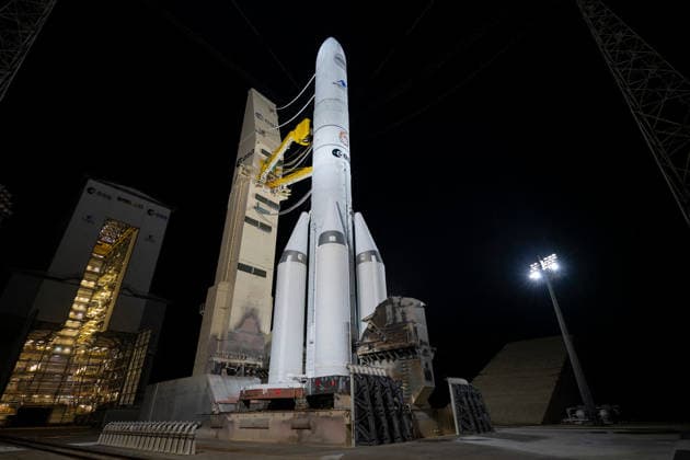 Ariane 6 stands proudly on the launch pad on the day of liftoff, June 17, 2026. Flight VA269 from Europe’s Spaceport in French Guiana will be the most powerful Ariane 6 rocket to date, as it is equipped with boosters based on the upgraded P160C motor. It will fly with four boosters, providing 14 metric tons more solid propellant per booster compared to the P120C motors used previously. The Ariane 6 will launch 36 satellites for Amazon Leo, marking the third flight for the communications constellation. Ariane 6 is a versatile rocket that can be configured and adapted to the needs of each mission it launches, and it was designed from the outset for continuous upgrades. The heavy-lift rocket debuted in 2024 with two boosters based on the P120  Copyright: xESAxviaxBestimagexESAxviaxBestimagex