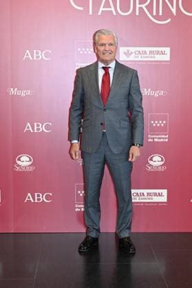 ABC Presents the 17th Bullfighting Award to the Lozano Brothers Juan Antonio Ruiz Espartaco poses at the photocall during the presentation of ABCs 17th Bullfighting Award on June 17, 2026, in Madrid, Spain ABC BULLFIGHTING AWARD CELEBRITIES PHOTOCALL José Madrid Madrid Spain,detected_source_language  Copyright: xJosÃ xOlivax 7603404