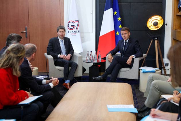 Sam Altman, CEO of OpenAI, and President Emmanuel Macron in an interview during the G7 summit in Evian on June 17, 2026. Dominique Jacovides, Bestimage. President Emmanuel Macron is interviewed during the G7 summit in Evian, France.,detected_source_language  Copyright: xDOMINIQUExJACOVIDESx xBESTIMAGExDOMINIQUExJACOVIDESx xBESTIMAGEx