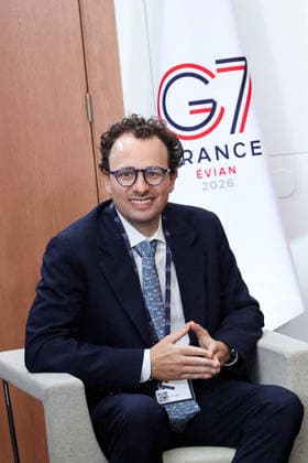 Dario Amodei, CEO of Anthropic, in an interview during the G7 summit in Evian on June 17, 2026. Dominique Jacovides, Bestimage. President Emmanuel Macron is interviewed during the G7 summit in Evian, France.,detected_source_language  Copyright: xDOMINIQUExJACOVIDESx xBESTIMAGExDOMINIQUExJACOVIDESx xBESTIMAGEx