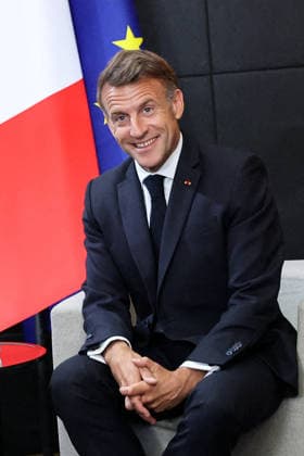 President Emmanuel Macron being interviewed during the G7 summit in Evian on June 17, 2026. Dominique Jacovides, Bestimage. President Emmanuel Macron is interviewed during the G7 summit in Evian, France.,detected_source_language  Copyright: xDOMINIQUExJACOVIDESx xBESTIMAGExDOMINIQUExJACOVIDESx xBESTIMAGEx