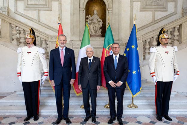 June 17, 2026, Venice, ITALY: A handout photo, provided by Quirinale Press Office, shows Italian President Sergio Mattarella (C), King Felipe VI of Spain (L) and President Antonio JosÃ Seguro of Portugal at the headquarters of the Giorgio Cini Foundation on the Island of San Giorgio Maggiore, in Venice, for the 19th Cotec Europa Symposium dedicated to the theme Rethinking Work in the Age of AI: Transformation, Opportunity and Governance , Venice, 17 June 2026. ANSA +++ ANSA PROVIDES ACCESS TO THIS HANDOUT PHOTO TO BE USED SOLELY TO ILLUSTRATE NEWS REPORTING OR COMMENTARY ON THE FACTS OR EVENTS DEPICTED IN THIS IMAGE - NO ARCHIVING - NO LICENSING - NPK Venice ITALY  - ZUMAa110 20260617_zaf_a110_015 Copyright: xPaoloxGiandottix