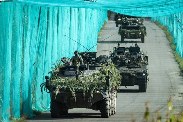 LOHHEIDE - A combat unit with Boxer armored vehicles drives through a corridor protected by anti-drone nets during the military exercise Fighter Lion at a training ground in Germany. The largest army exercise of 2026 focuses on defending the Netherlands and NATO territory in a changing security situation. VINCENT JANNINK netherlands out - belgium out  Copyright: xx x561244972x originalFilename: 561244972.jpg