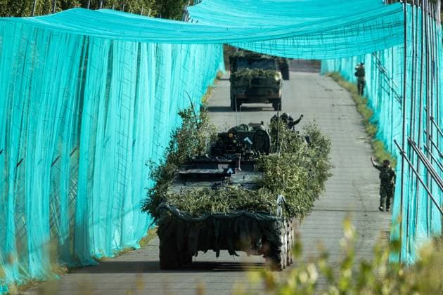 LOHHEIDE - A combat unit with Boxer armored vehicles drives through a corridor protected by anti-drone nets during the military exercise Fighter Lion at a training ground in Germany. The largest army exercise of 2026 focuses on defending the Netherlands and NATO territory in a changing security situation. VINCENT JANNINK netherlands out - belgium out  Copyright: xx x561244986x originalFilename: 561244986.jpg