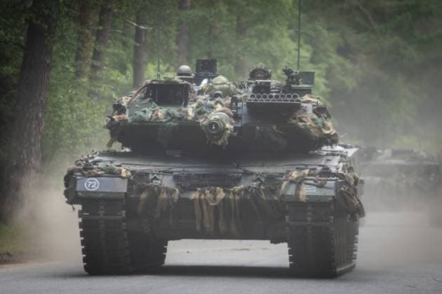 LOHHEIDE - A Leopard 2 tank during the military exercise Fighter Lion at a training ground in Germany. The largest army exercise of 2026 focuses on defending the Netherlands and NATO territory in a changing security situation. VINCENT JANNINK netherlands out - belgium out  Copyright: xx x561245796x originalFilename: 561245796.jpg