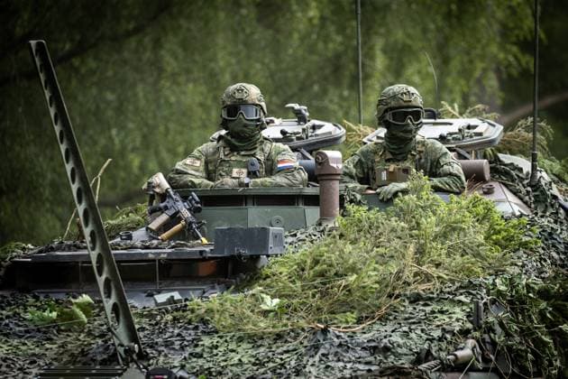 LOHHEIDE - Soldiers in a Boxer armored vehicle during the military exercise Fighter Lion at a training ground in Germany. The largest army exercise of 2026 focuses on defending the Netherlands and NATO territory in a changing security situation. VINCENT JANNINK netherlands out - belgium out  Copyright: xx x561246075x originalFilename: 561246075.jpg
