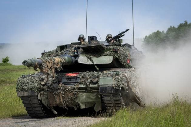 LOHHEIDE - A Leopard 2 tank during the military exercise Fighter Lion at a training ground in Germany. The largest army exercise of 2026 focuses on defending the Netherlands and NATO territory in a changing security situation. VINCENT JANNINK netherlands out - belgium out  Copyright: xx x561246800x originalFilename: 561246800.jpg
